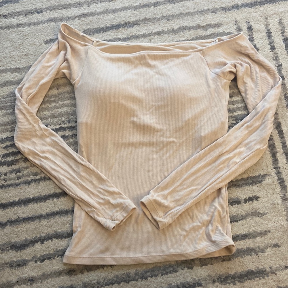 Off the shoulder top with built-in cup pads (size S)